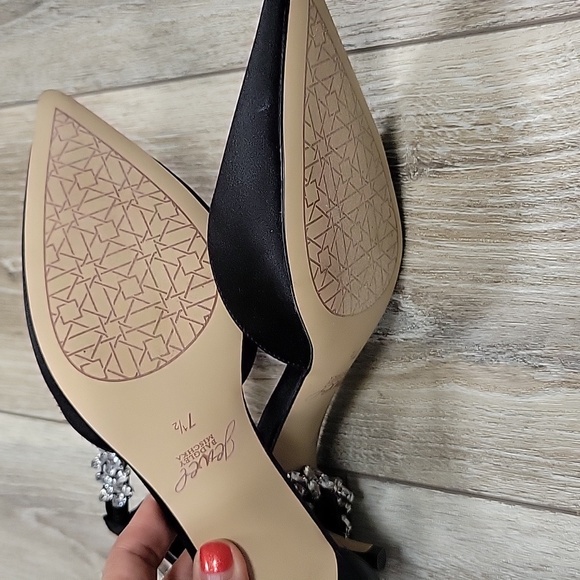 Jewel Badgley Mischka Size 7 1/2 Robles Kitten Heel Evening Pumps in Black NEW - Picture 10 of 10